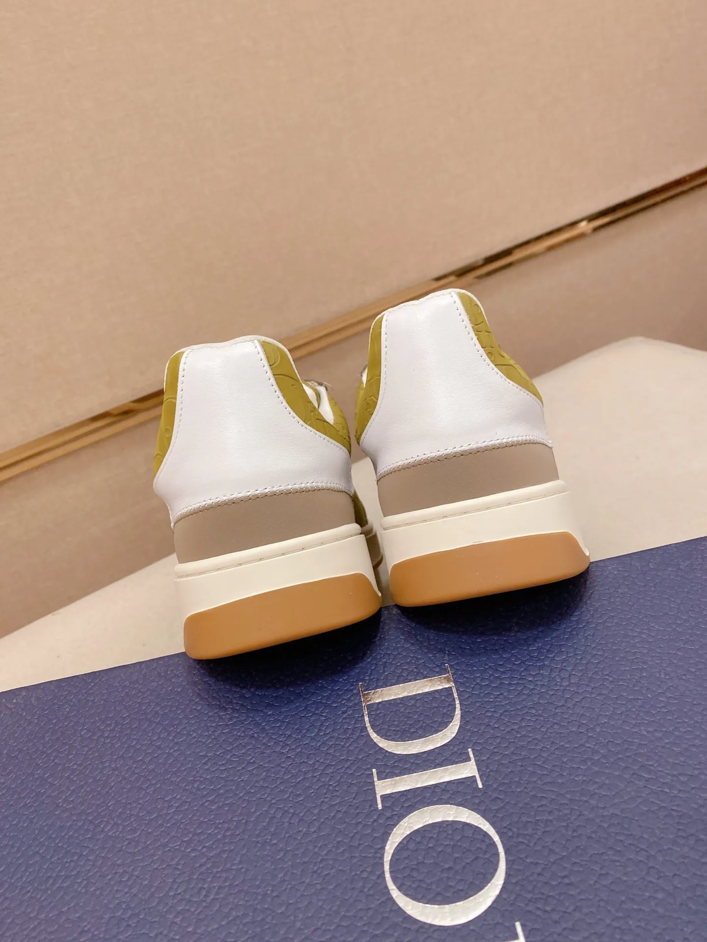 Men's shoes 💰: 400💰 [Dior·Dior] New casual sports style men's shoes, new spring and summer design, perfect workmanship, lace-up lazy style to create wardrobe quality, upper: imported cowhide, sheepskin lining is soft and comfortable, ultra-light TPU wear-resistant outsole, simple, versatile fashion men's shoes, excellent color code number 38--44. (Can be customized for 45 non-refundable)